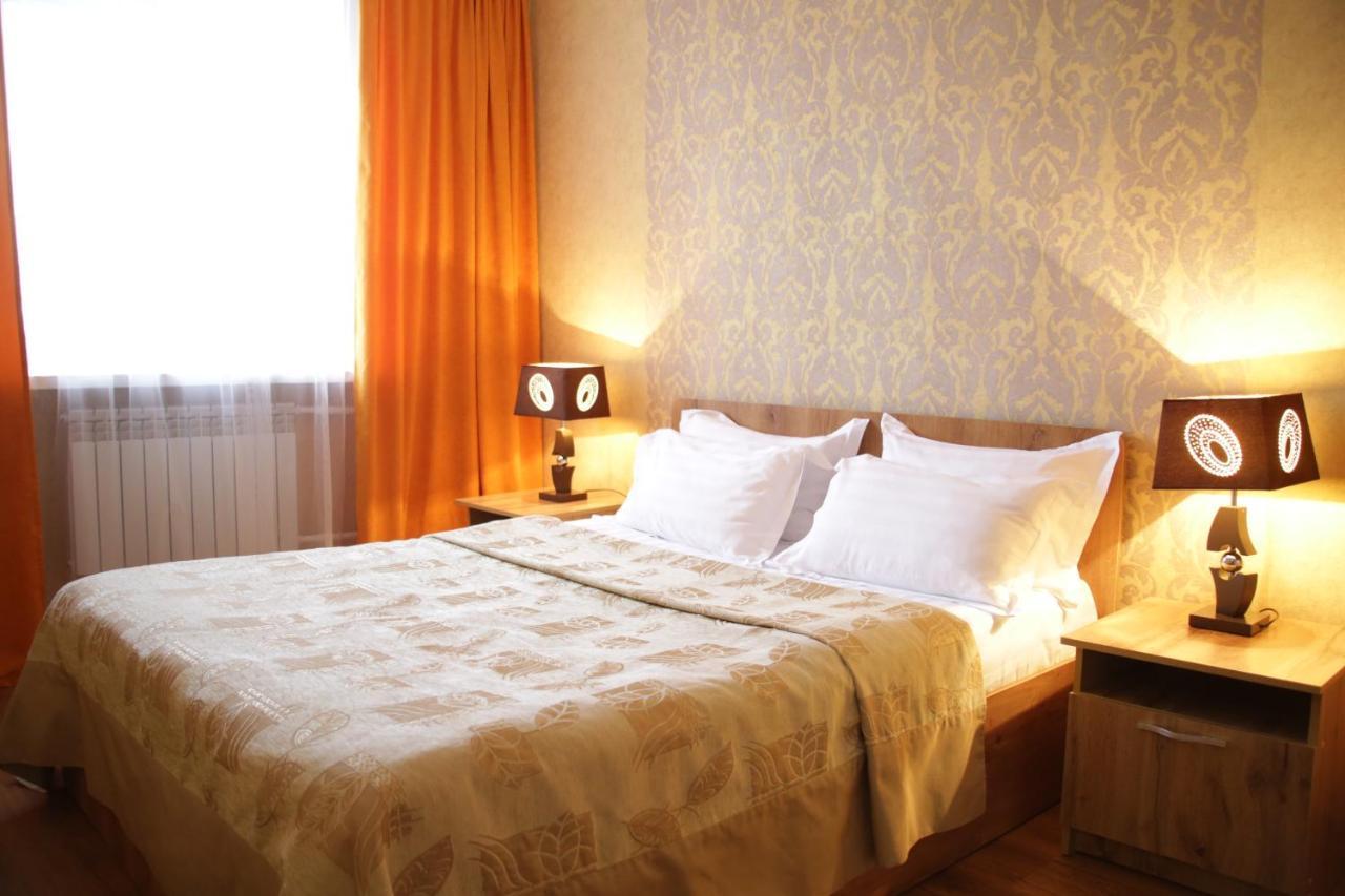 City Hotel Ustʼ-Kamenogorsk Exteriör bild